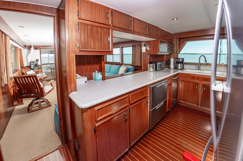 Summertime Lady Yacht Photos Pics 70 Hatteras 1980