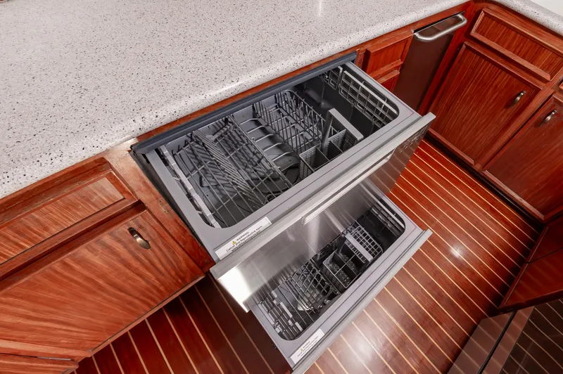 Summertime Lady Yacht Photos Pics 70 Hatteras 1980