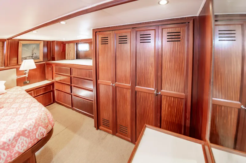 Summertime Lady Yacht Photos Pics 70 Hatteras 1980