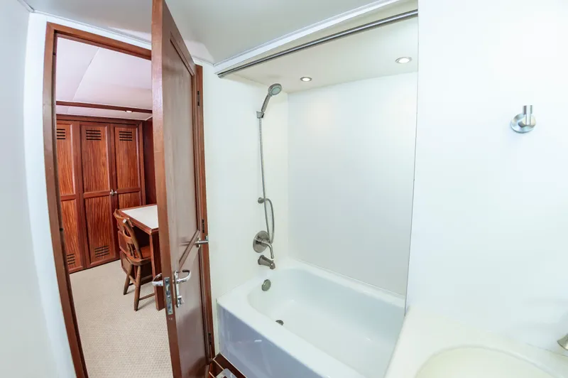 Summertime Lady Yacht Photos Pics 70 Hatteras 1980