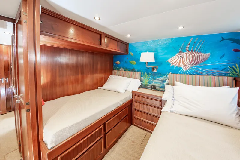 Summertime Lady Yacht Photos Pics 70 Hatteras 1980