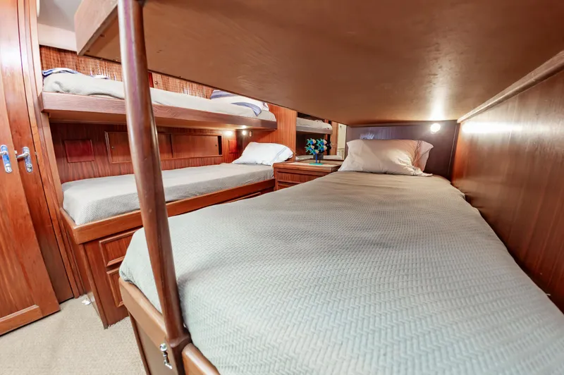 Summertime Lady Yacht Photos Pics 70 Hatteras 1980