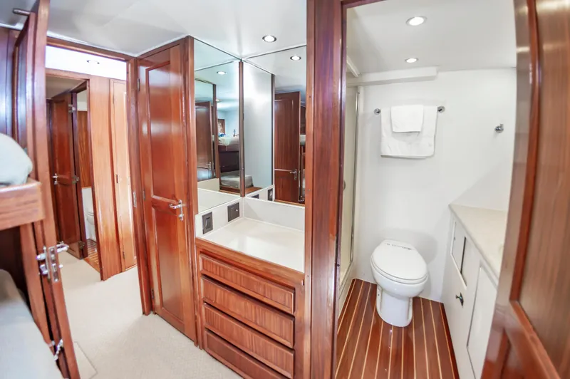 Summertime Lady Yacht Photos Pics 70 Hatteras 1980