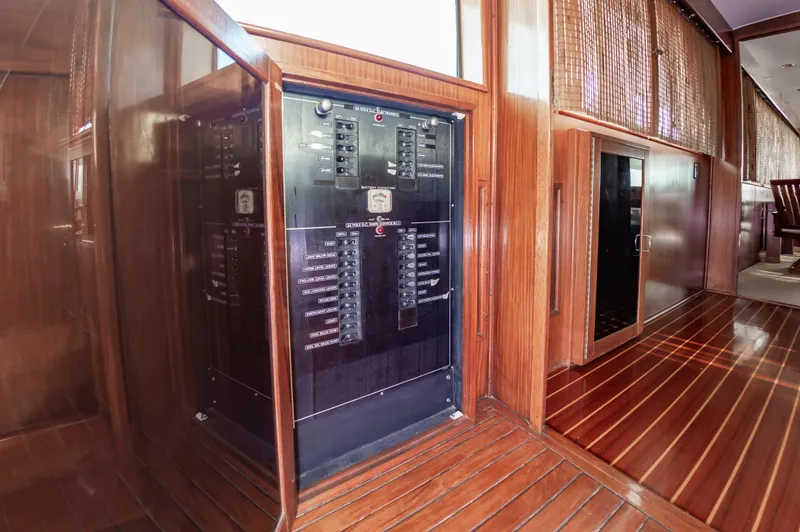 Summertime Lady Yacht Photos Pics 70 Hatteras 1980