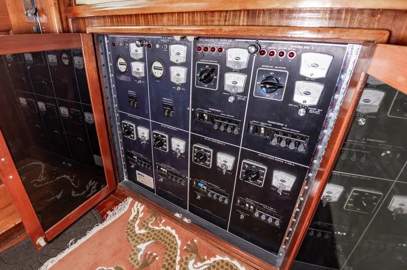 Summertime Lady Yacht Photos Pics 70 Hatteras 1980