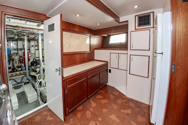 Summertime Lady Yacht Photos Pics 70 Hatteras 1980