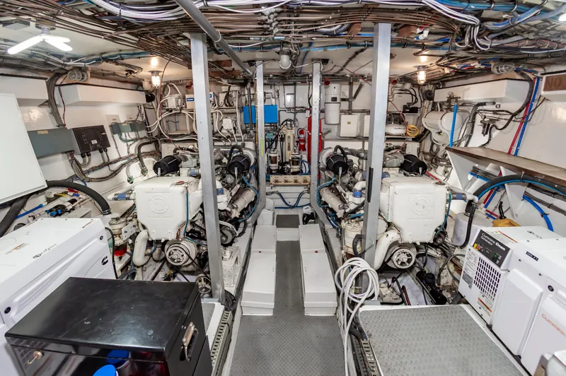 Summertime Lady Yacht Photos Pics 70 Hatteras 1980