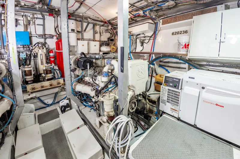 Summertime Lady Yacht Photos Pics 70 Hatteras 1980