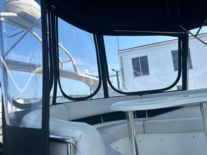  Yacht Photos Pics Interior view of 2004 Carver 420 Mariner yacht with seating and table.