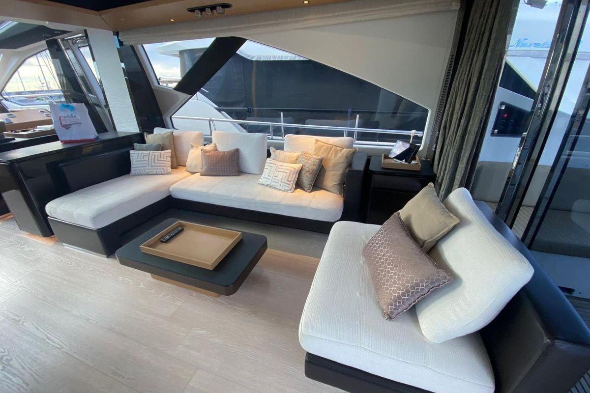 2016 Azimut 77 
