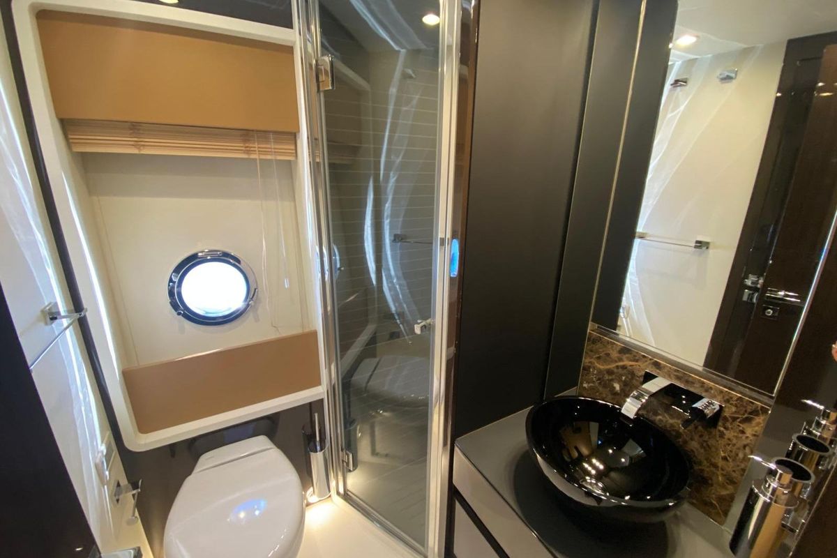 2016 Azimut 77 