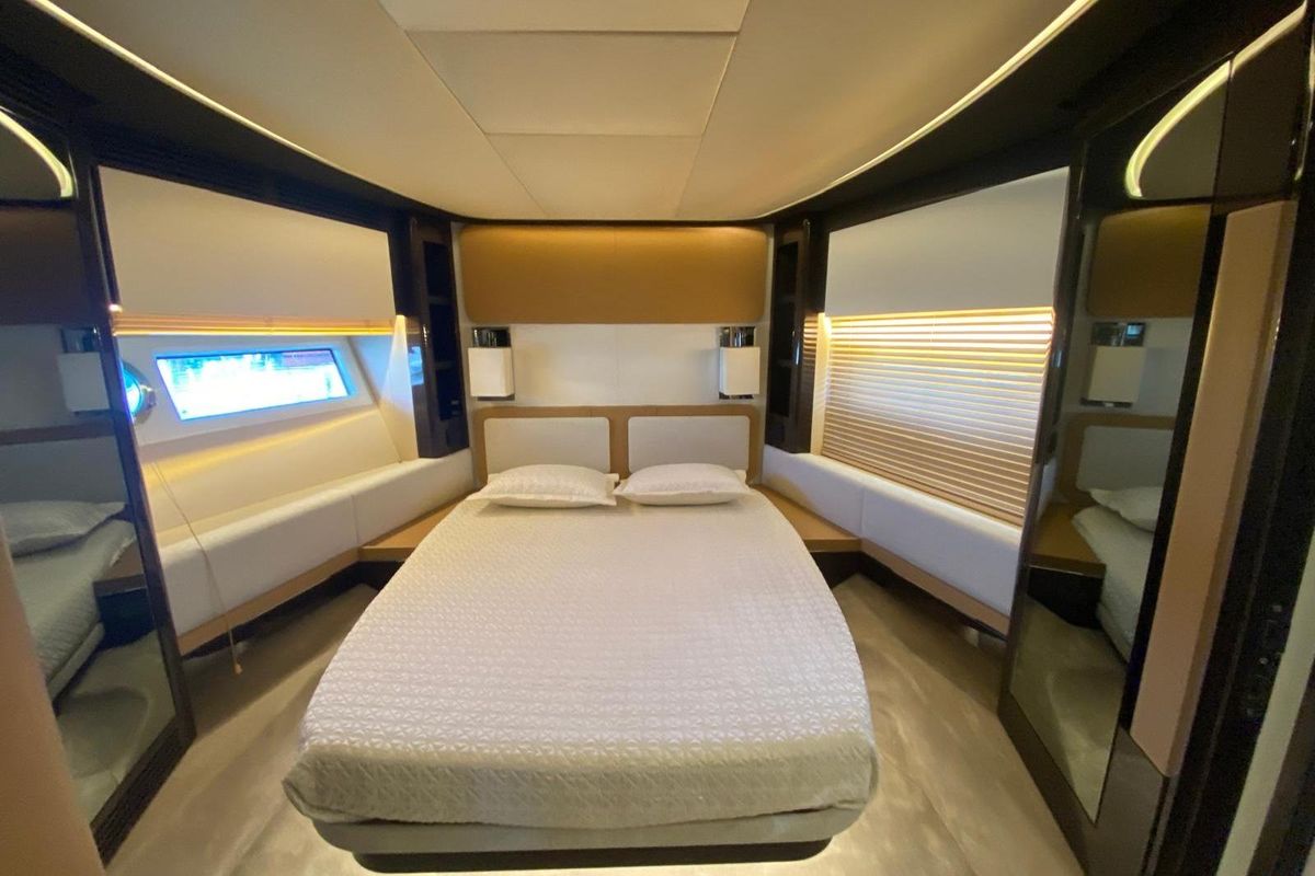 2016 Azimut 77 