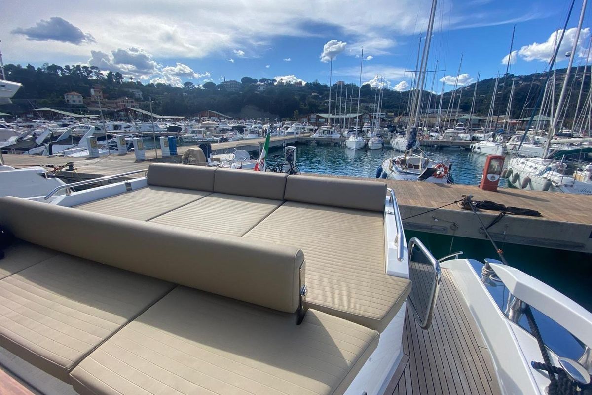 2016 Azimut 77 