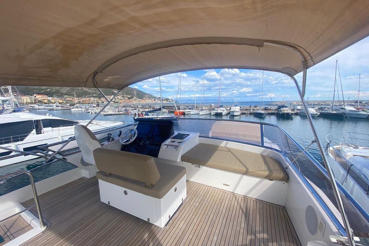 2016 Azimut 77 