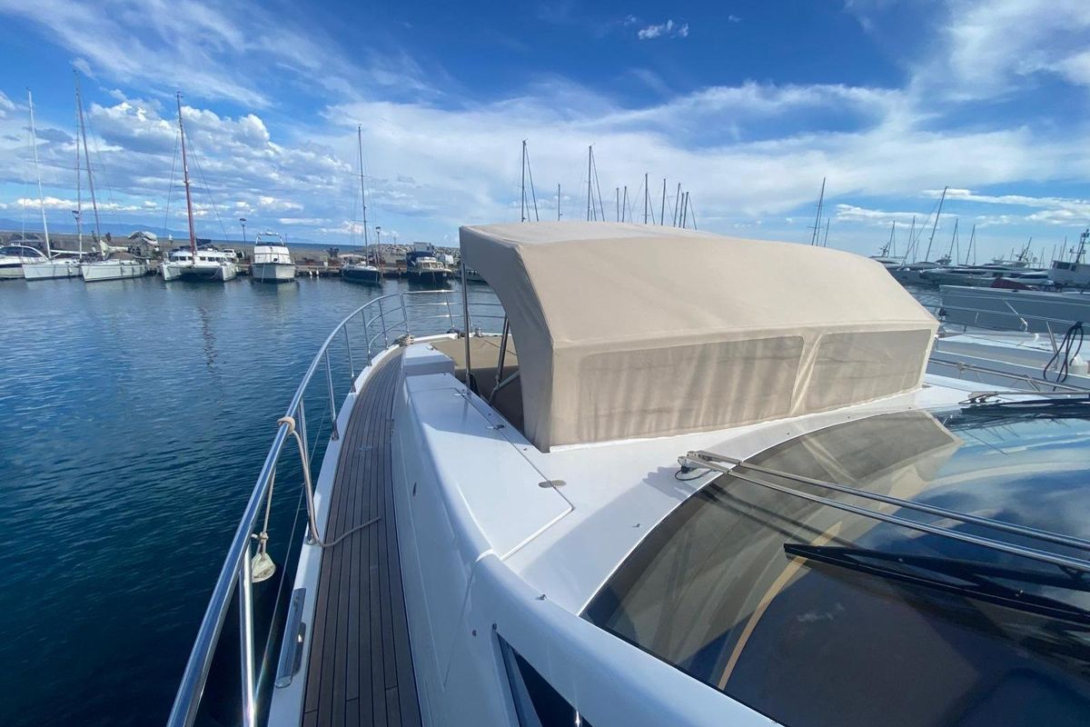 2016 Azimut 77 