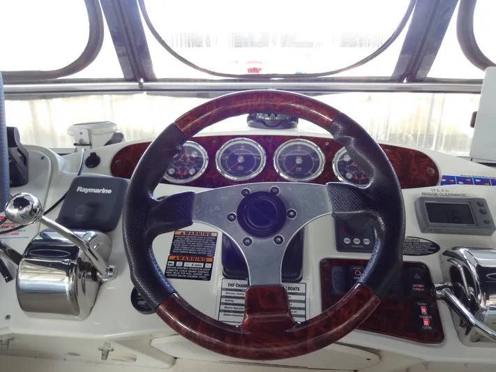 Paraiso Yacht Photos Pics 