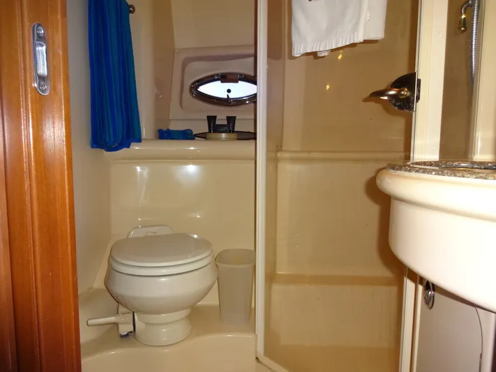 Paraiso Yacht Photos Pics 