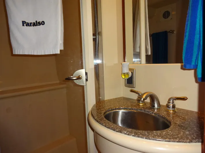 Paraiso Yacht Photos Pics 