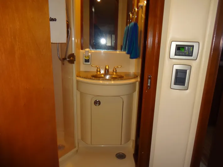 Paraiso Yacht Photos Pics 