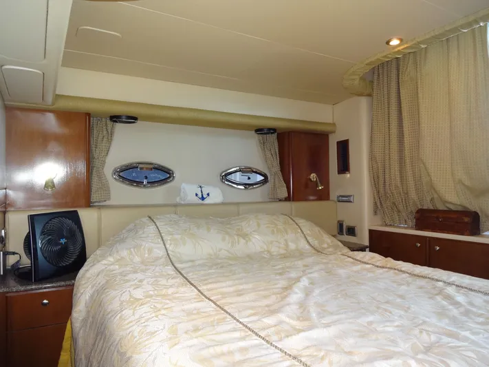 Paraiso Yacht Photos Pics 