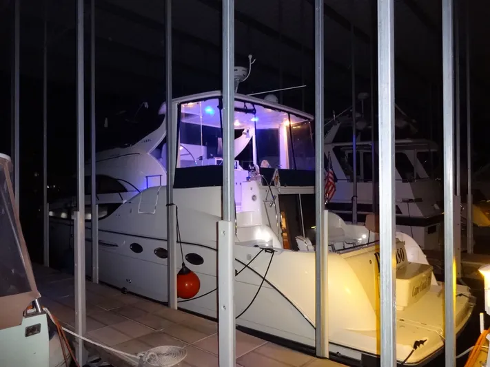 Paraiso Yacht Photos Pics 