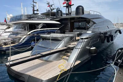 Pershing 92