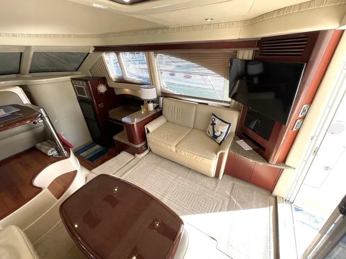 Tivoli II Yacht Photos Pics SALON TO STBD.