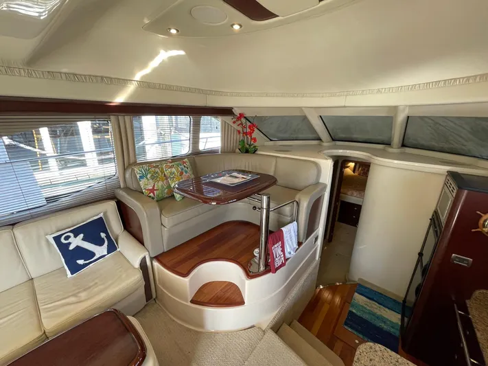 Tivoli II Yacht Photos Pics DINETTE FORWARD TO PORT