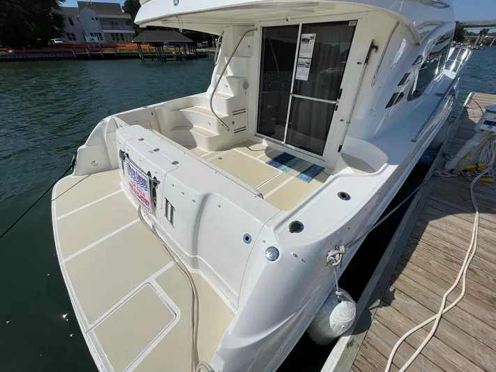 Tivoli II Yacht Photos Pics AFT COCKPIT OVERVIEW & EXTENDED SWIM PLATFORM