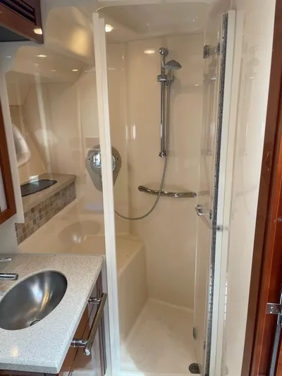  Yacht Photos Pics 2009 Sea Ray 505 Sedan Bridge bathroom with modern shower and sink.