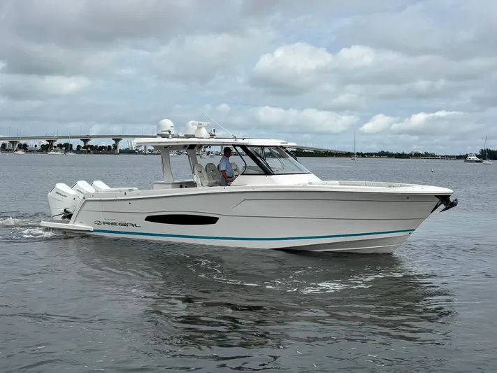  Yacht Photos Pics 2024 REGAL 38 SAV - Image 7