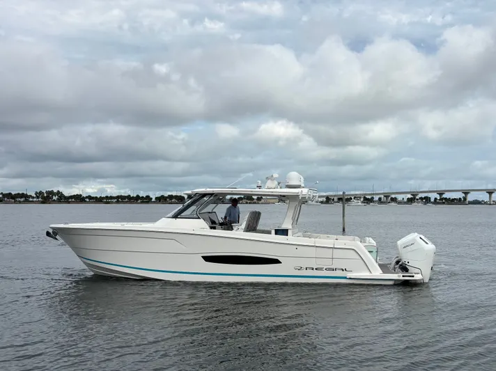  Yacht Photos Pics 2024 REGAL 38 SAV - Image 4
