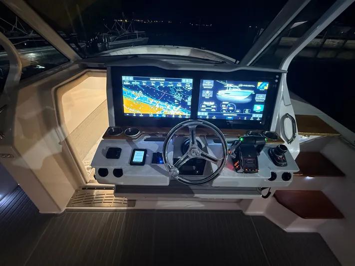  Yacht Photos Pics 2024 REGAL 38 SAV - Image 16