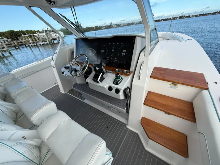  Yacht Photos Pics 2024 REGAL 38 SAV - Image 18