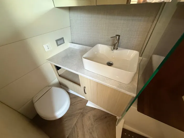  Yacht Photos Pics 2024 REGAL 38 SAV - Image 42