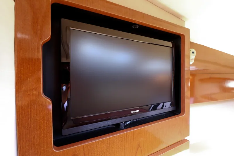 St Babyn Yacht Photos Pics Flat-screen TV in 2012 Sea Ray Sundancer 310 yacht interior.