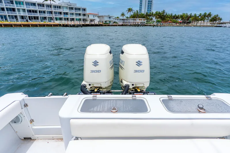  Yacht Photos Pics 2018 Ocean Runner 29 boat with dual Suzuki 300 engines on water.