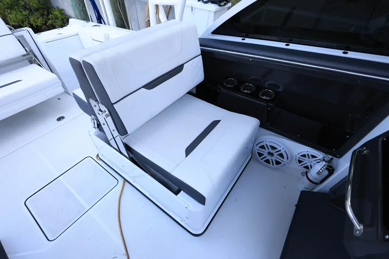  Yacht Photos Pics 2023 Blackfin 252 DC boat interior with white seating and cup holders.