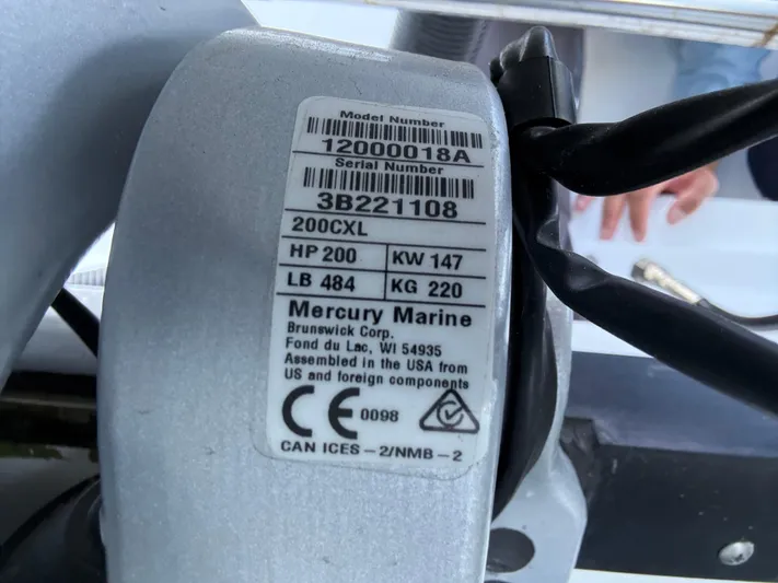  Yacht Photos Pics Label on Mercury Marine engine, 200 HP, for 2023 Blackfin 252 DC boat.