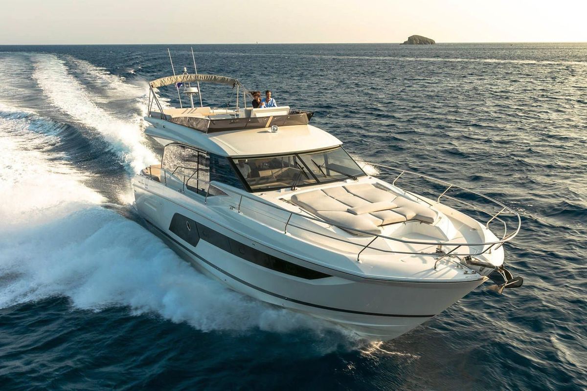 2020 Prestige 61 