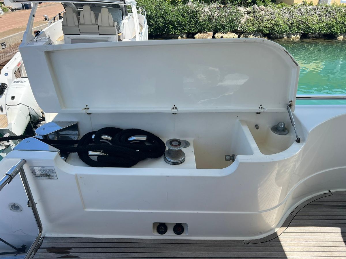 2006 Ferretti Yachts 74 