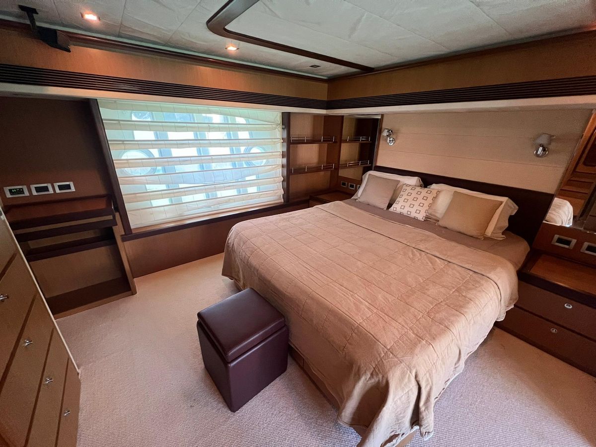 2006 Ferretti Yachts 74 
