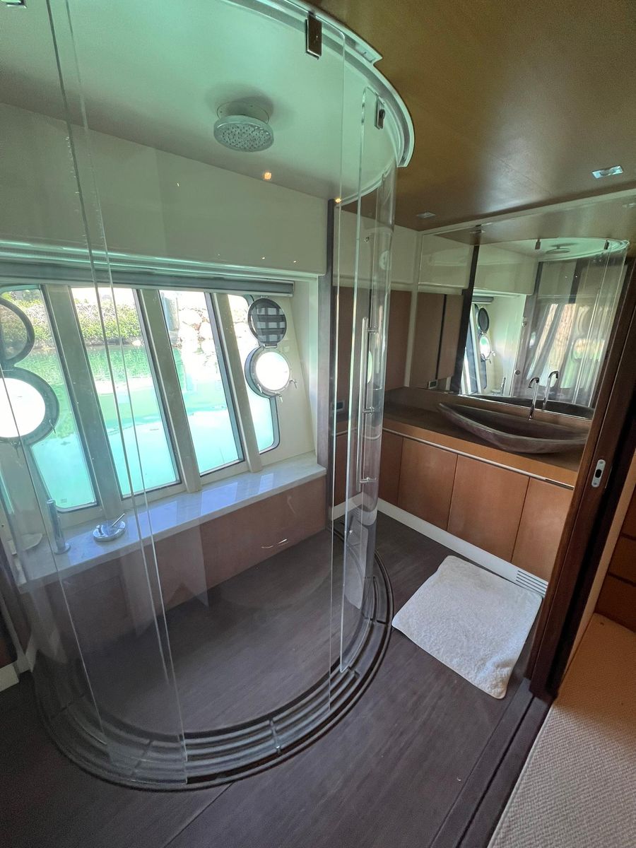 2006 Ferretti Yachts 74 