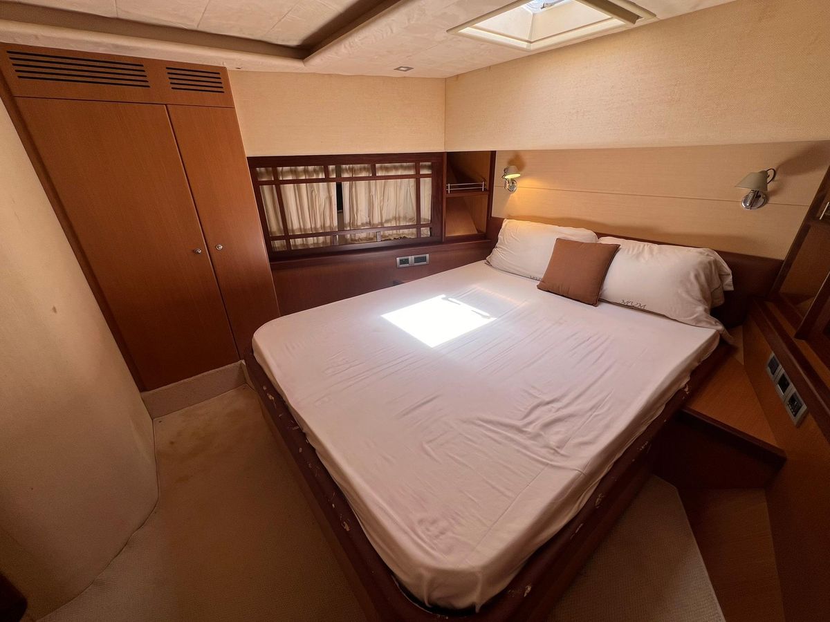 2006 Ferretti Yachts 74 