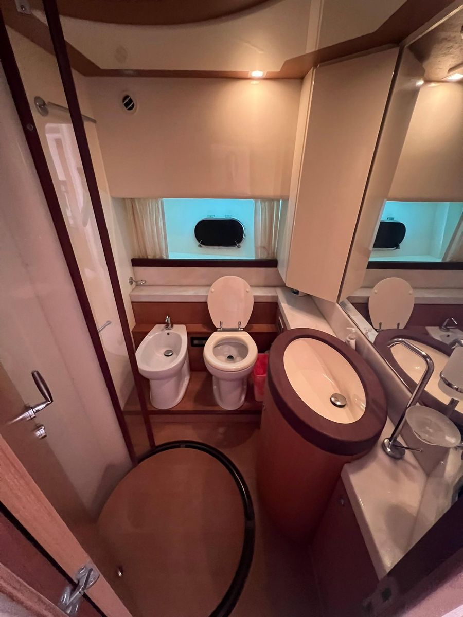 2006 Ferretti Yachts 74 