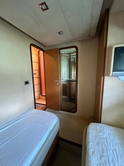 Amia Yacht Photos Pics Interior cabin of 2006 Ferretti Yachts 731 with twin beds and ensuite bathroom.