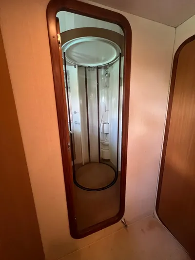 Amia Yacht Photos Pics Circular shower in 2006 Ferretti Yachts 731 bathroom.