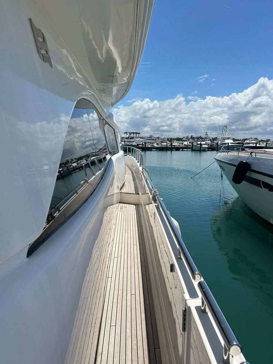 2006 Ferretti Yachts 74 