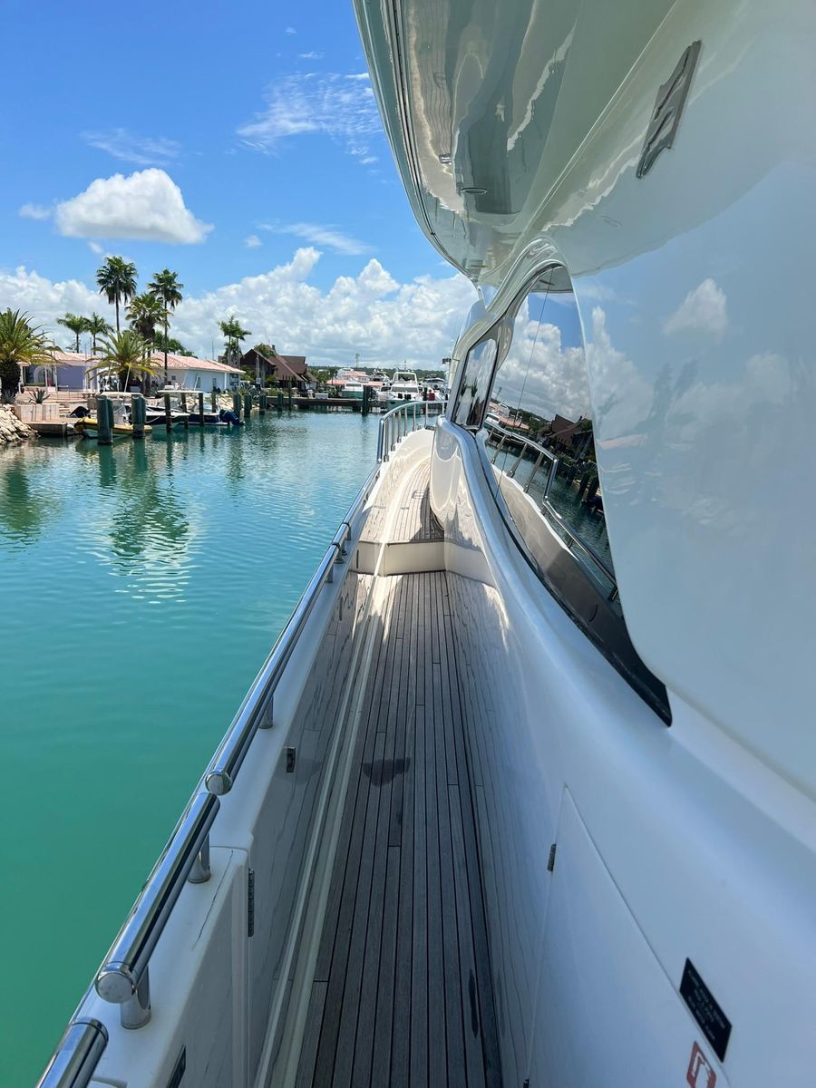 2006 Ferretti Yachts 74 