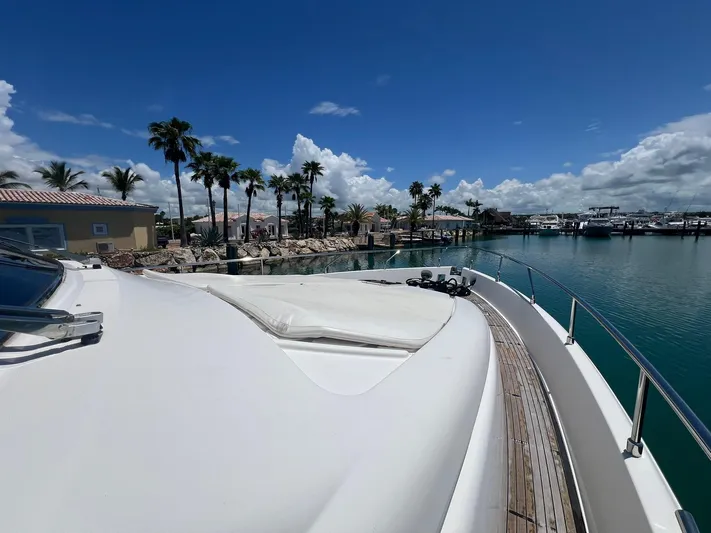 Amia Yacht Photos Pics 